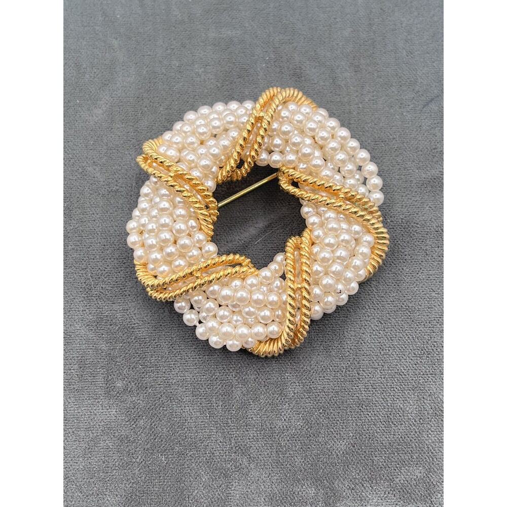 Brooch Pin Faux Pearl Strand Wrapped In Gold Colored Ribbed